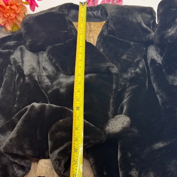 Elegant Vintage Black Faux Fur Short Stylish Jacket Big Button - Picture 11 of 11